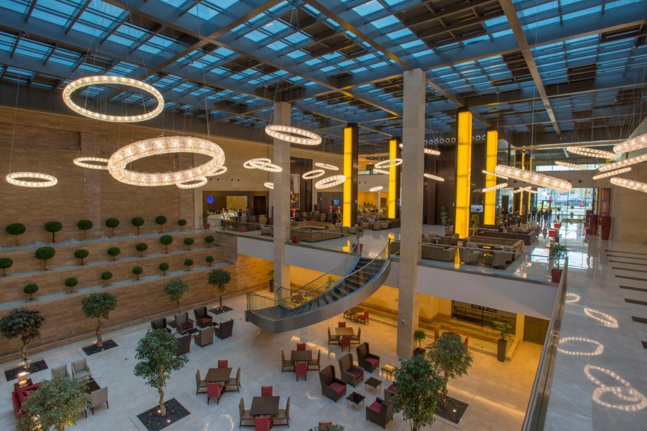 Crowne Plaza Riyadh - Rdc Hotel & Convention By Ihg Ngoại thất bức ảnh The interior of the terminal