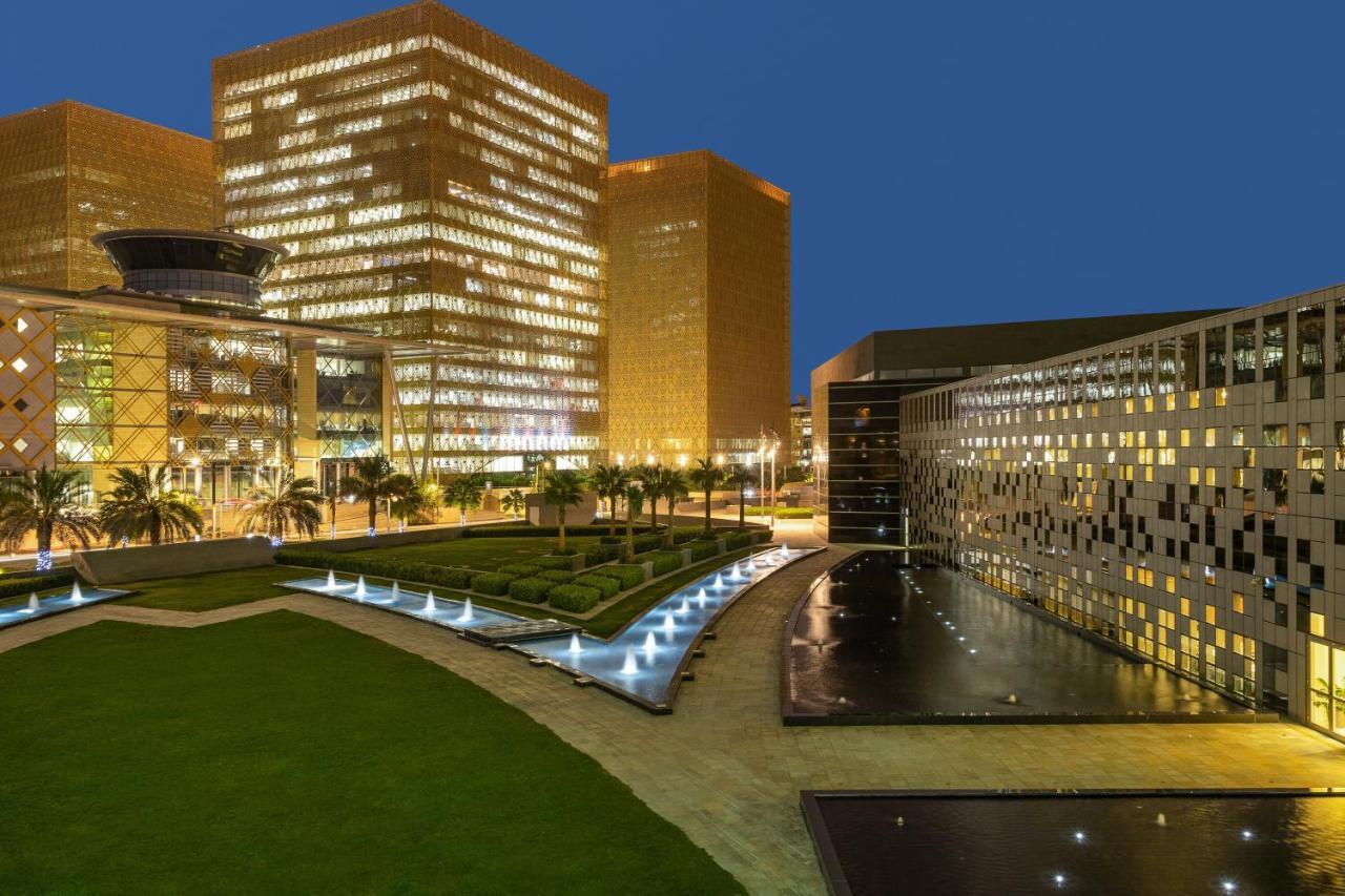 Crowne Plaza Riyadh - Rdc Hotel & Convention By Ihg Ngoại thất bức ảnh The University of Pretoria's Faculty of Law