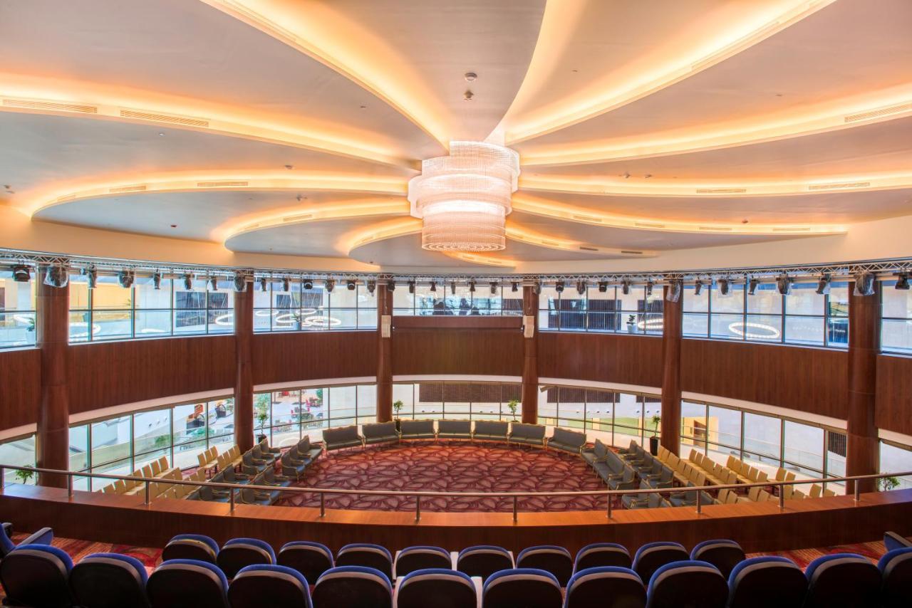 Crowne Plaza Riyadh - Rdc Hotel & Convention By Ihg Ngoại thất bức ảnh The main auditorium