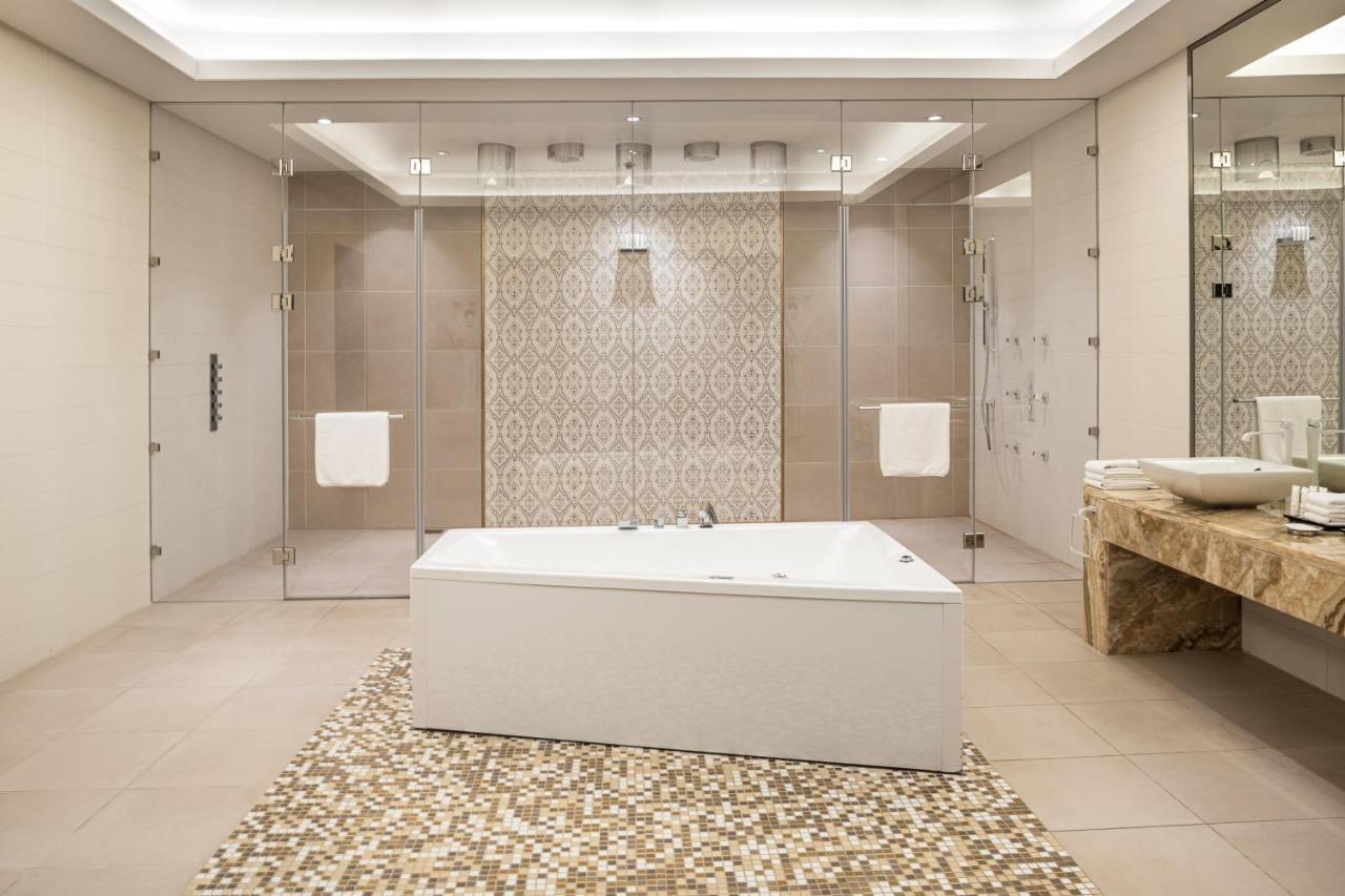 Crowne Plaza Riyadh - Rdc Hotel & Convention By Ihg Ngoại thất bức ảnh Bathroom
