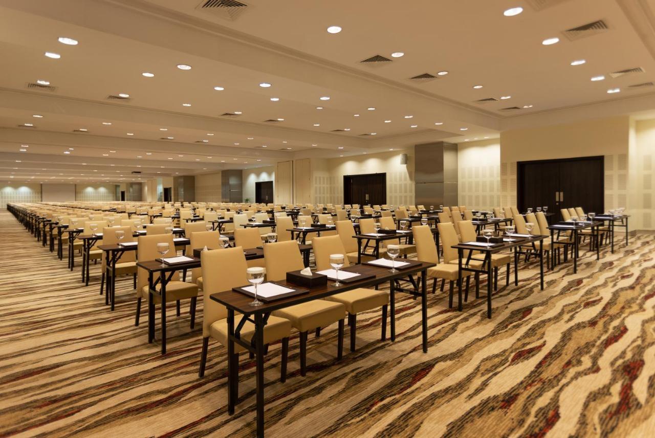 Crowne Plaza Riyadh - Rdc Hotel & Convention By Ihg Ngoại thất bức ảnh The ballroom
