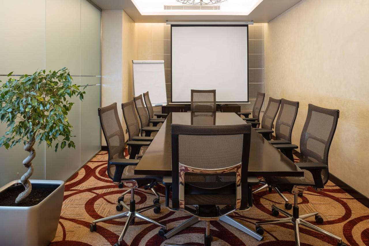 Crowne Plaza Riyadh - Rdc Hotel & Convention By Ihg Ngoại thất bức ảnh A meeting room