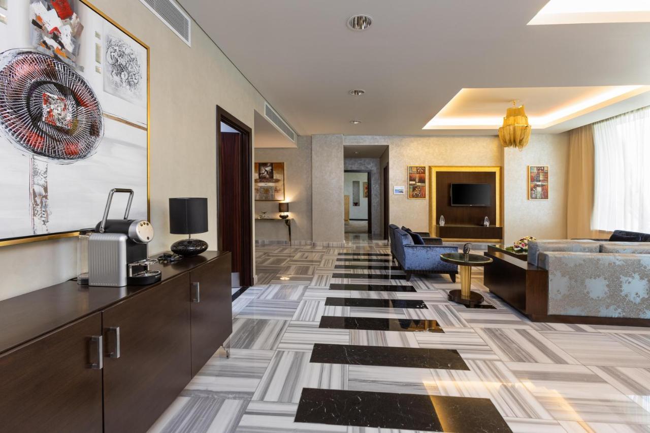 Crowne Plaza Riyadh - Rdc Hotel & Convention By Ihg Ngoại thất bức ảnh A suite at the hotel
