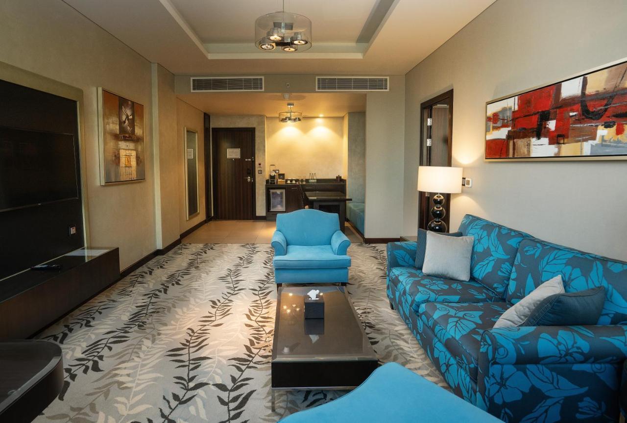 Crowne Plaza Riyadh - Rdc Hotel & Convention By Ihg Ngoại thất bức ảnh A suite at the hotel