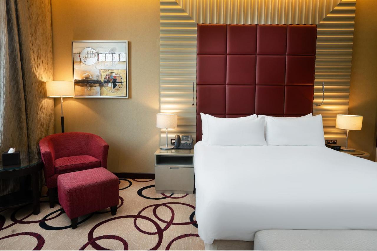 Crowne Plaza Riyadh - Rdc Hotel & Convention By Ihg Ngoại thất bức ảnh A bedroom at the hotel